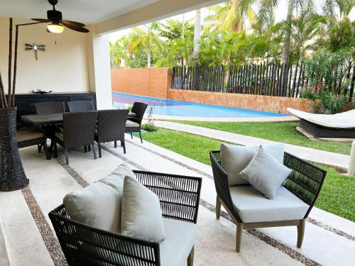 Puerto Aventuras Apartment | Spacious Apartment with Terrace, Pool and Beach Access