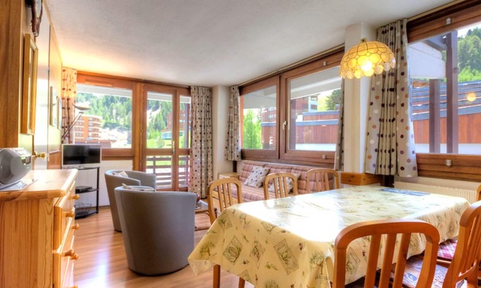 Plagne Centre Apartment | Spacious apartment near the slopes – 7 people, 2 bedrooms & balcony