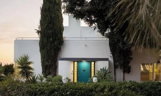 Lemon Grove House | Spacious Art Deco Retreat: Gourmet Kitchen, Rooftop Sunsets, 9 Mi to SD