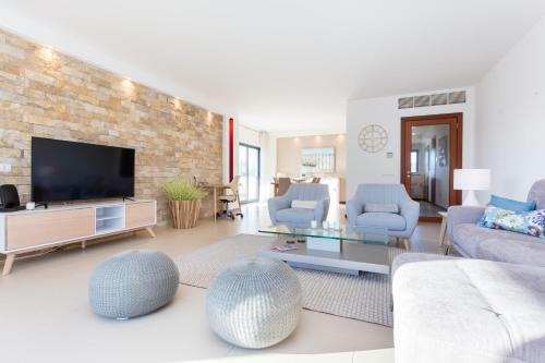 Telheiro Apartment | Spacious Balcony Family Apartment