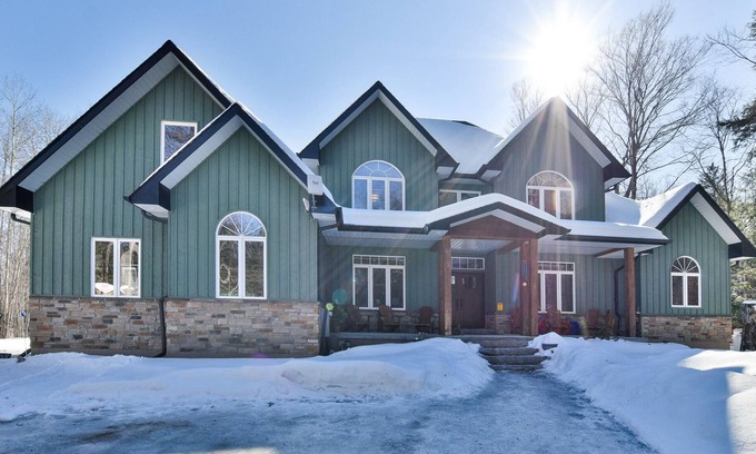 Baddow Cottage | Spacious Beachfront Family Cottage in the Kawarthas