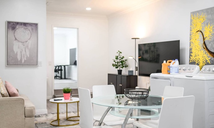 Westmont House | Spacious & Bright Home Fully Equipped