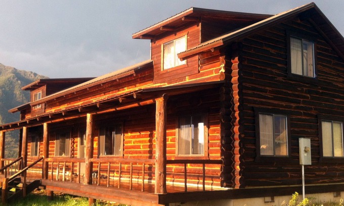 Cameron House | Spacious Cabin with amazing views near Madison River and Yellowstone