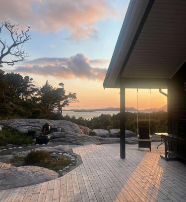 Gulen Municipality House | Spacious Cabin With Sognefjord Views