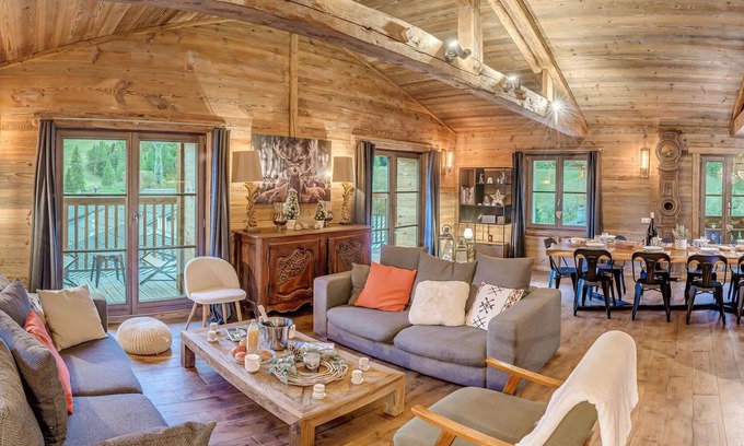 Les Brevieres Ski Chalet | Spacious chalet for 14 in Tignes with balcony and sauna