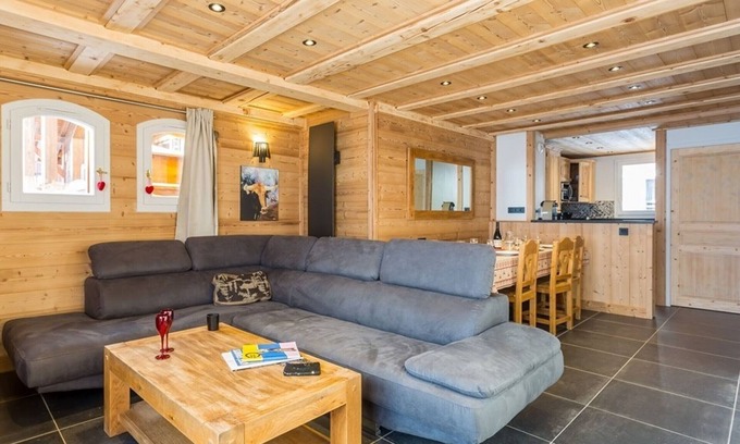 Val-Thorens Ski Chalet | Spacious Chalet in Val Thorens - 12 Guests, Ski-In/Ski-Out, Fireplace, WiFi, Balconies