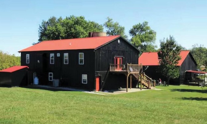 Shelbyville Cabin | Spacious charming exclusive rental in Shelbyville, KY