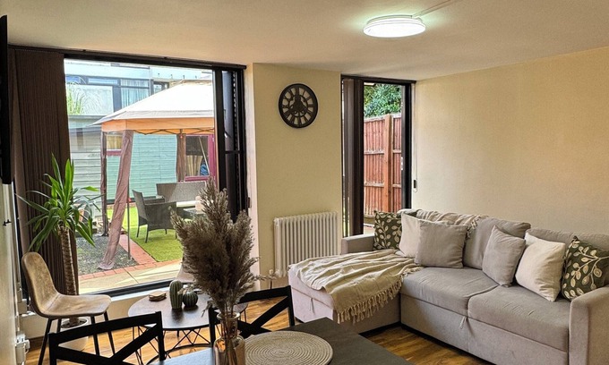 Cantelowes Apartment | Spacious, Charming Family Home w/Big Garden Walk to Kings Cross/Camden