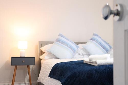 Chapeltown Apartment | Spacious & Comfortable 3 Bedroom House - FREE WiFi & FREE Parking