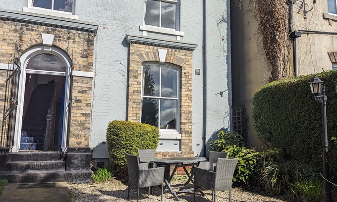 Headingley House | Spacious, Comfortable Georgian 4 brd Home, Headingly Stadium, Leeds Uni & Arena.