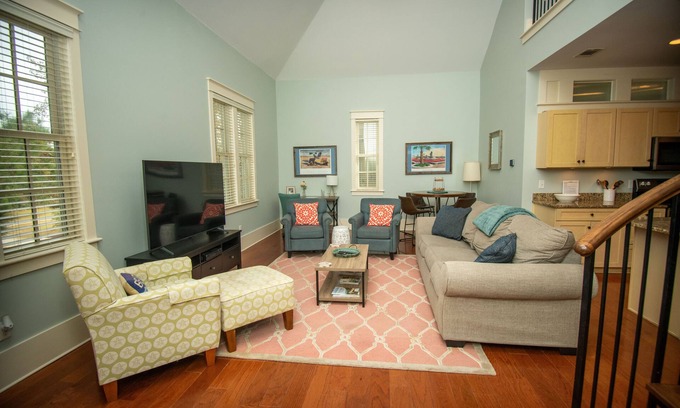 Habersham Condo | Spacious Condo with Private Balcony: A Pet Owner's Dream in the Lowcountry