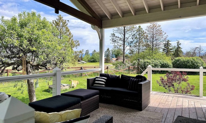 Somers Cottage | Spacious Cottage - pond/mountain views/fenced yard