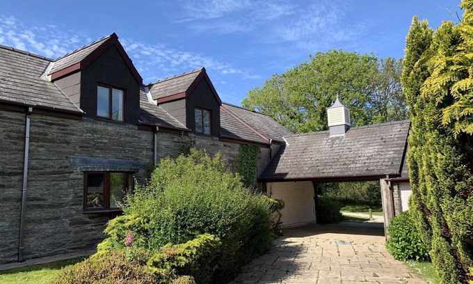 Ferwig Cottage | Spacious Cottage within a short distance from four beautiful beaches