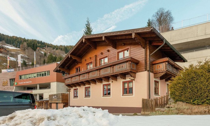 Dienten am Hochkoenig Ski Chalet | Spacious detached chalet in Dienten/Salzburgerland close to the slopes