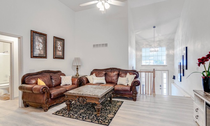 St. Joseph House | Spacious duplex home in St. Joseph, MO