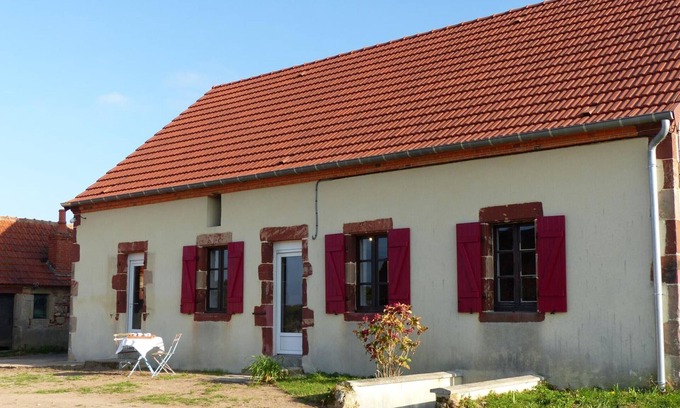 Vaumas Cottage | Spacious Family Country Retreat with Modern Amenities Near Le Pal Amusement Park