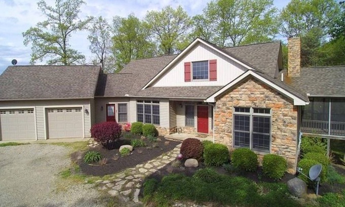 Laurelville House | Spacious Family Friendly Lodge/Home located in the beautiful Hocking Hills.