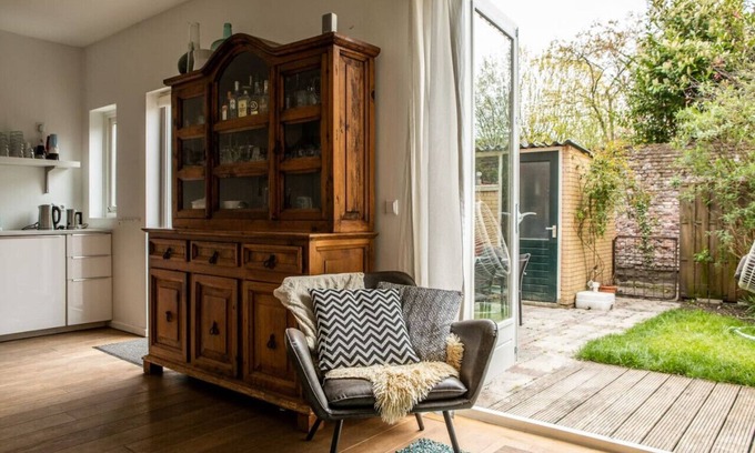 Bussum House | Spacious family home incl bikes. Close to train station.