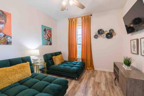 West San Antonio House | Spacious Family Home Near Seaworld and LAFB