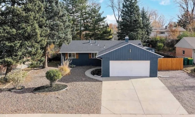 Southeast House | Spacious Family Retreat in Denver
