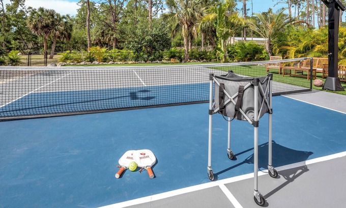 Oakes Estates House | Spacious Family Retreat with Pool Gym Sauna Pickleball and Guest Suite SLEEPS 16