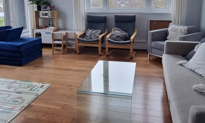 Camden Apartment | Spacious family-sized bright flat near Primrose Hill Hampstead Heath and Regents