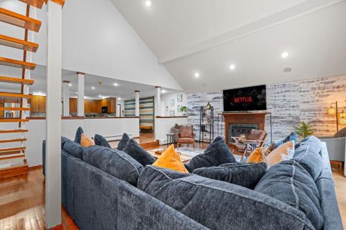 Pocono Pines House | Spacious Game Room Seclusion Hot Tub and more