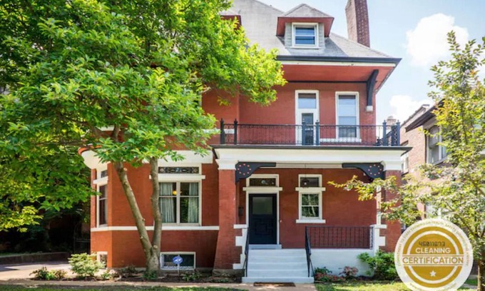 Shaw House | Spacious + Historic 3-story Home Private Driveway Sleeps 16 Convenient Location!