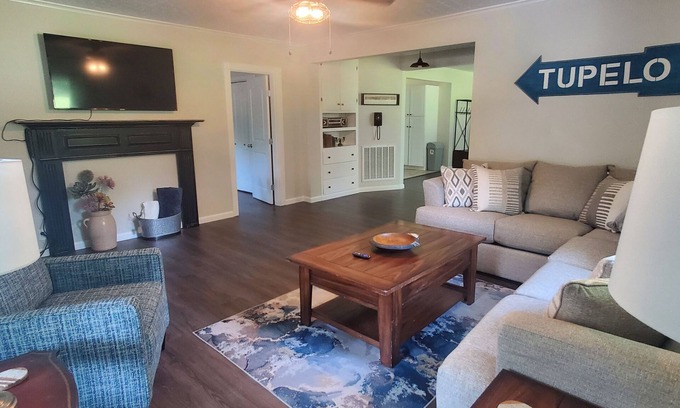 Tupelo House | Spacious Historic Downtown home that sleeps up to 10!