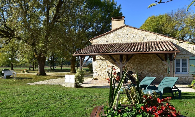 Saint-Nexans House | Spacious holiday home with terrace