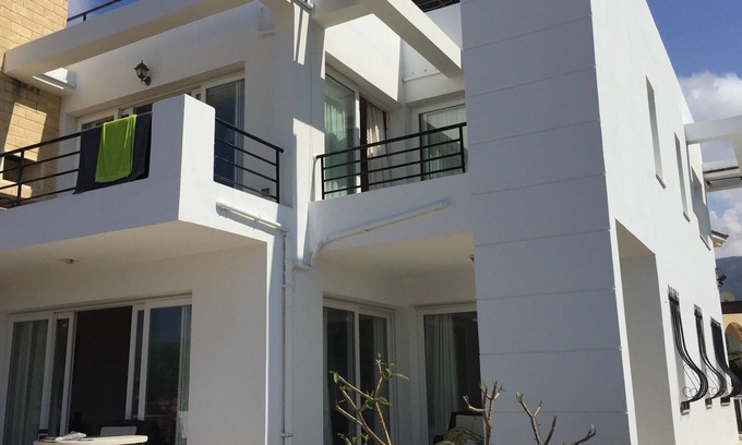 Esentepe House | Spacious holiday home 100m from the seafront, 5 minutes 18 hole golf course