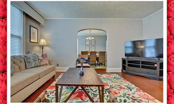 Near Northside House | Spacious Home 5BR! Cozy and Bright Home!