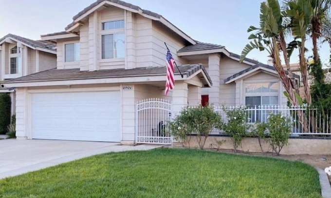 Corona House | Spacious home. BBQ grill, firepit & pool table
