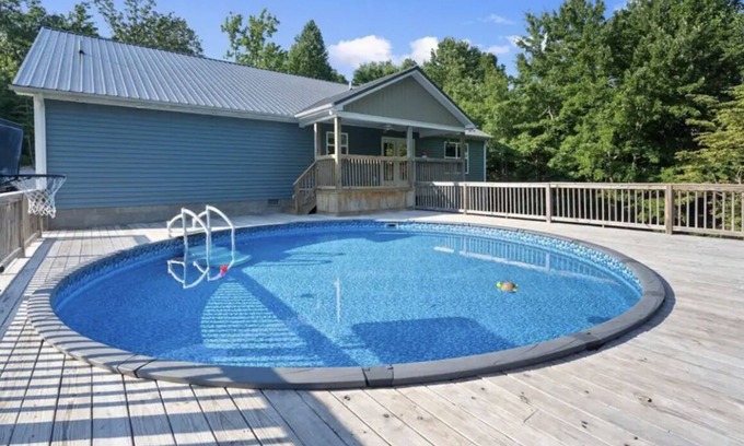 Cave City House | Spacious home in Cave City. Pet friendly, RV hook-up!