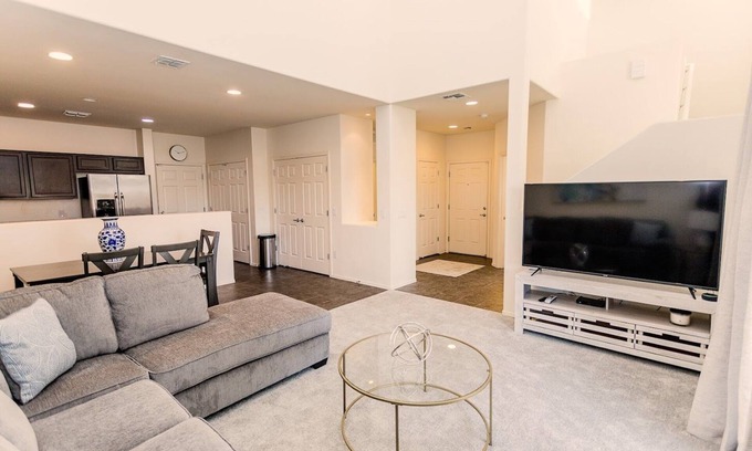 Limberlost House | Spacious Home in Great Location