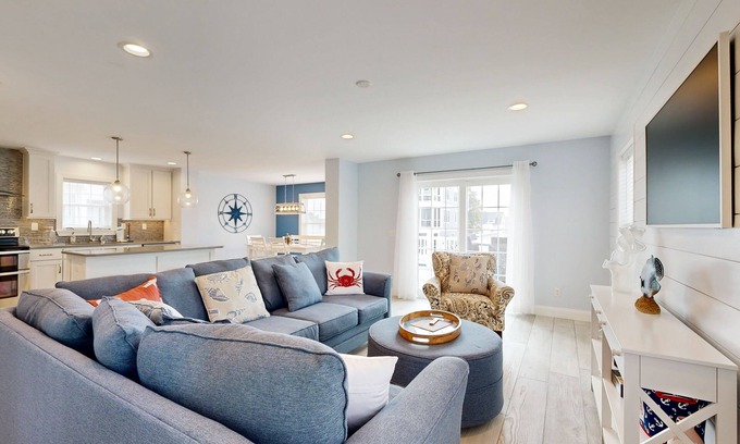 Keen-Wik On the Bay House | Spacious home w/community boat launch, dock, patio, W/D, & AC