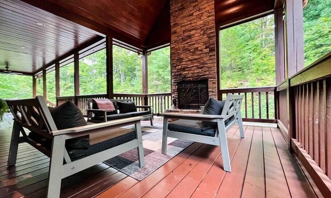 Cherry Log House | Spacious Home w/Views, Hot Tub & All Paved Access
