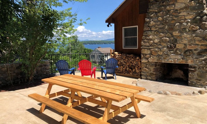 Gilford House | Spacious house across the street from Lake Winnipesaukee