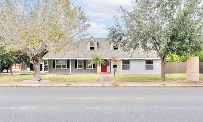 Pharr House | Spacious House by TopGolf Pharr