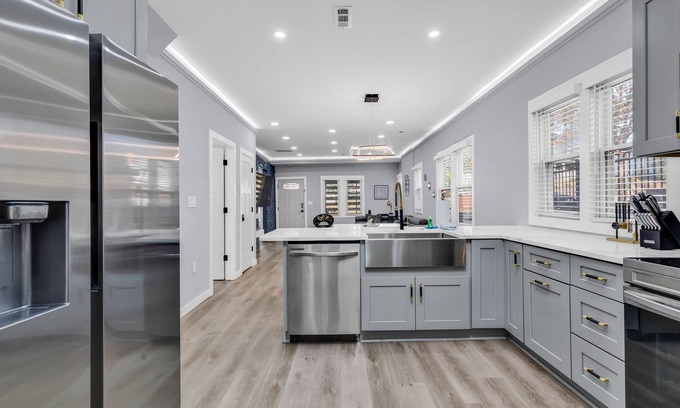 Villa Heights House | Spacious House in Charlotte