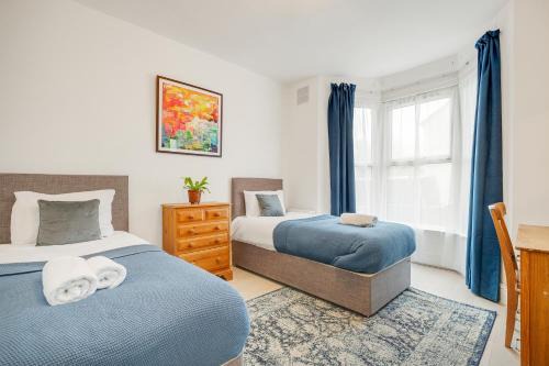 Tottenham Green Apartment | Spacious House in North London, very close to train station and bus stops, near Tottenham Stadium & lots of parking