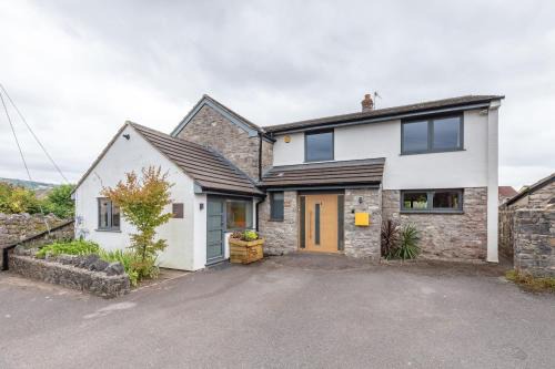 Cheddar House | Spacious House in the Heart of Cheddar