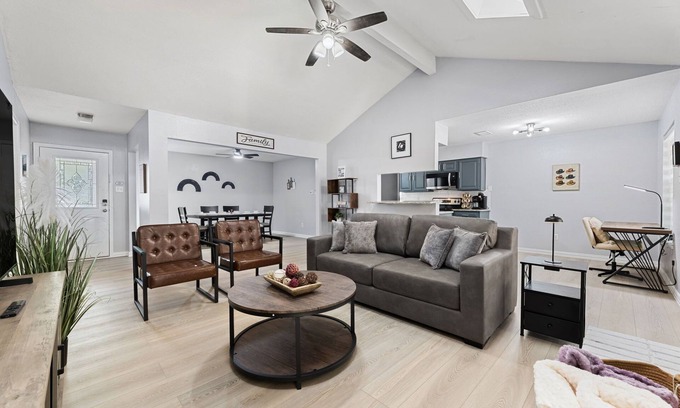 Atascocita House | Spacious Humble Retreat - Near IAH & Lake Houston, Sleeps 9