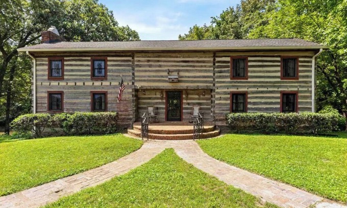 Franklin Cabin | Spacious Large Cabin at Harding near I-65/Downtown Franklin