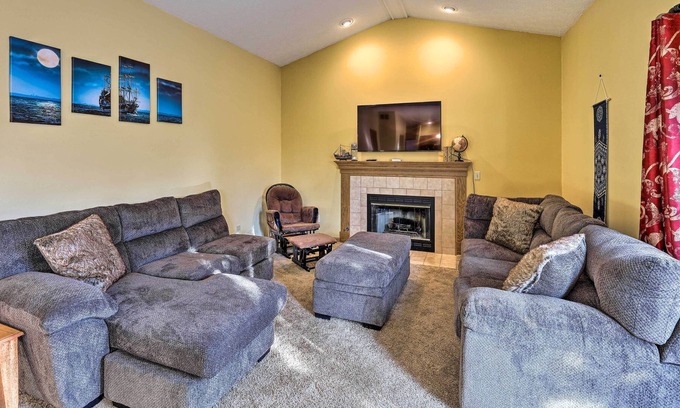 Miamisburg House | Spacious Miamisburg Home w/ Deck & Yard!
