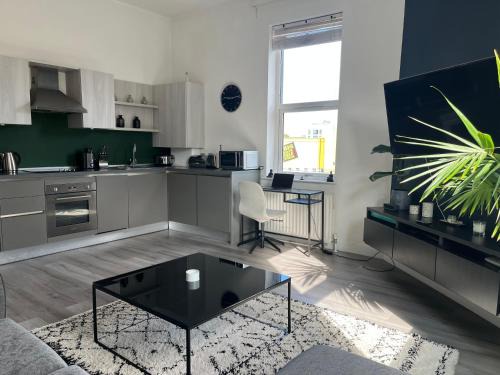 Bow Apartment | Spacious modern 1-bed apartment near Victoria Park & London Stadium