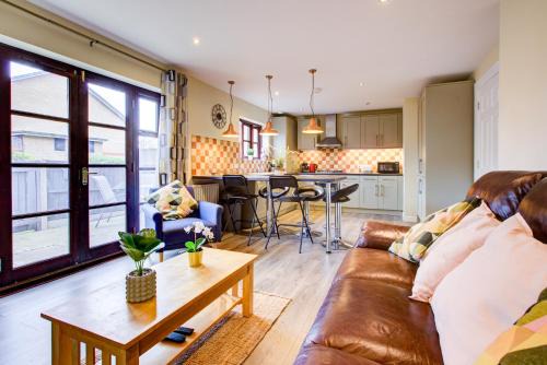 Markhouse Apartment | Spacious & Modern 2 Bed sleeps 5 in Walthamstow