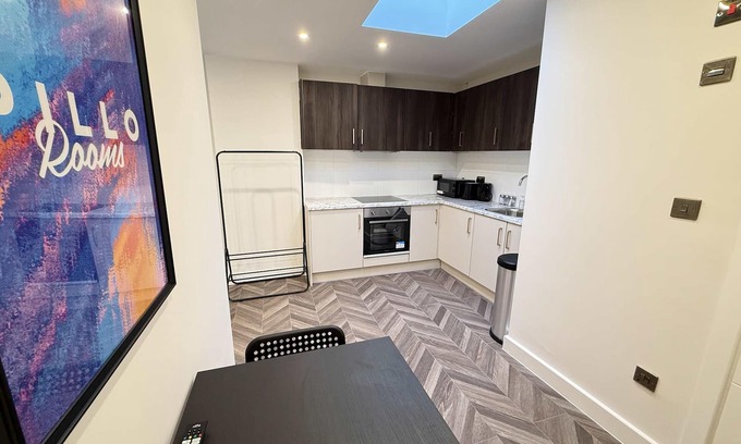 Fulham Broadway Apartment | Spacious Modern Studio in Central London