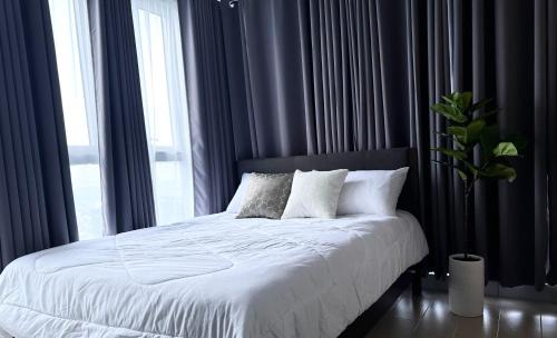Bonifacio Global City Hotel | Spacious Modern Suites with Amazing City View