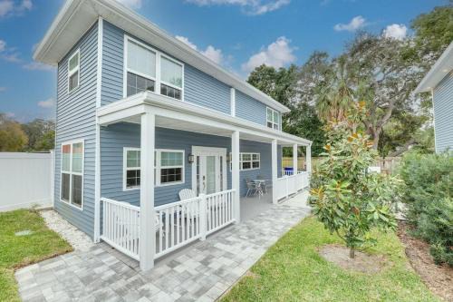 Downtown Dunedin House | Spacious & Modern Tiny Home with Pool in Dunedin